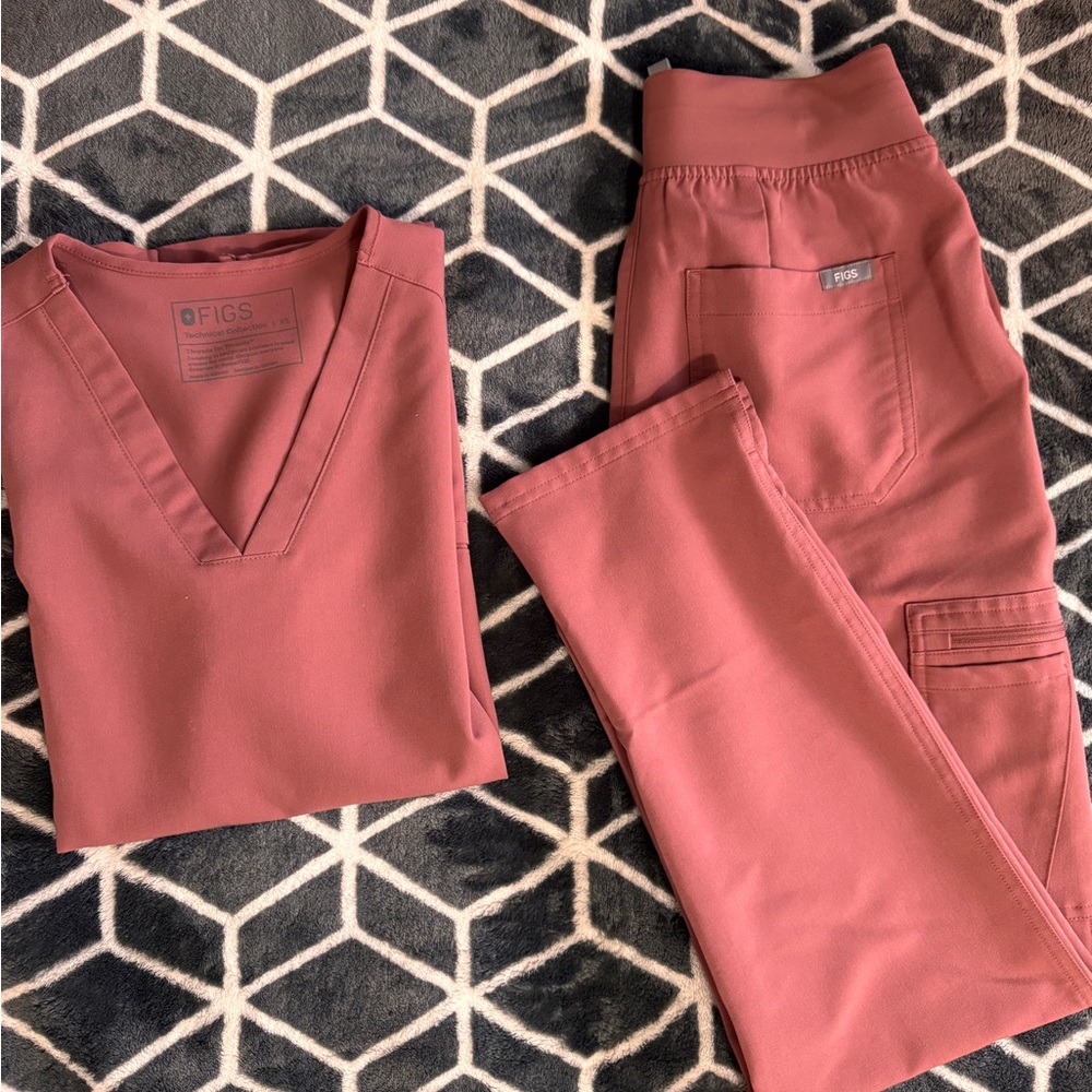 Brand New FIGS Women's Pink Scrub Pants & Top Set